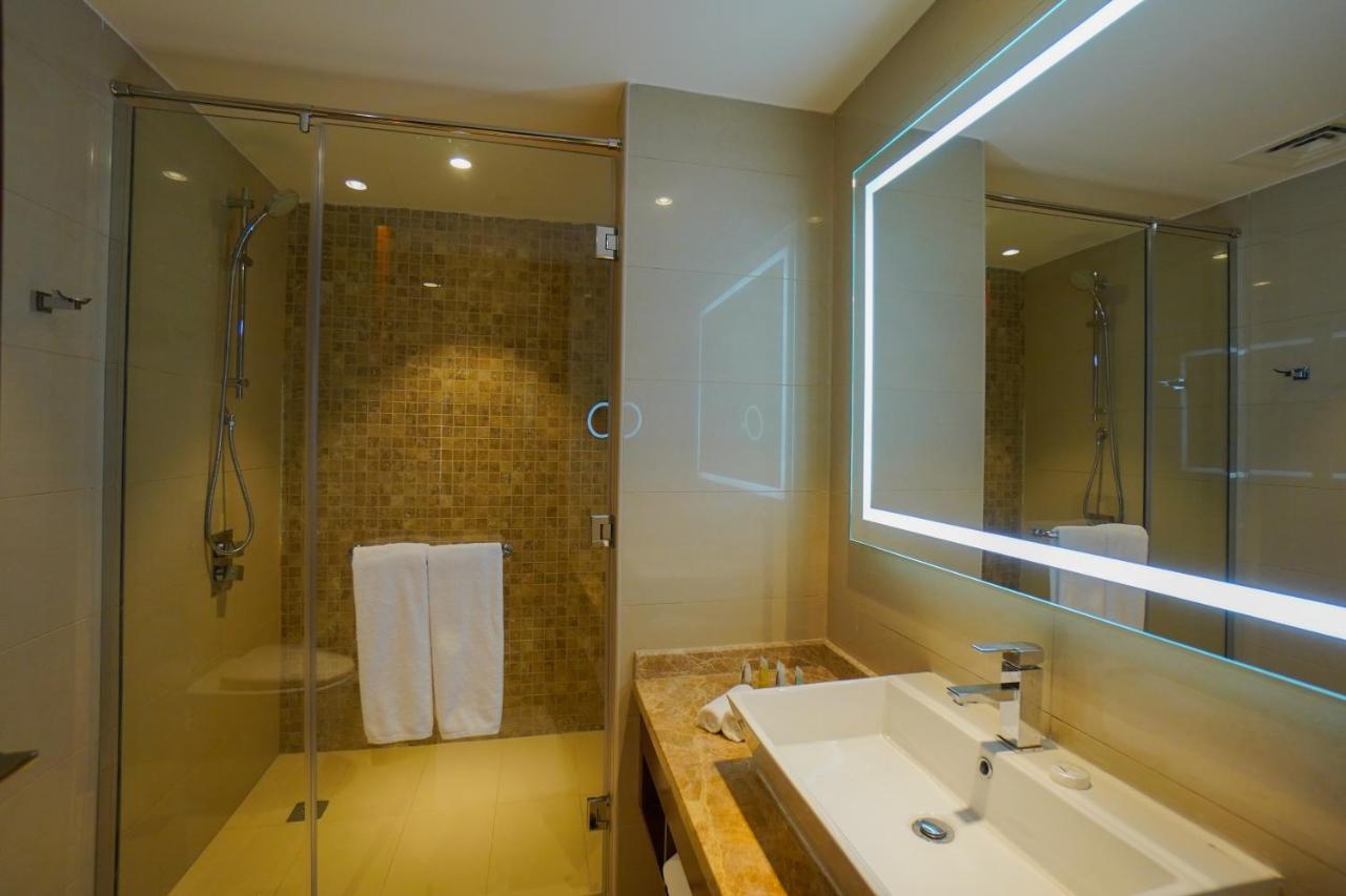 The Grand Lux Hotel ドーハ エクステリア 写真 Bathroom