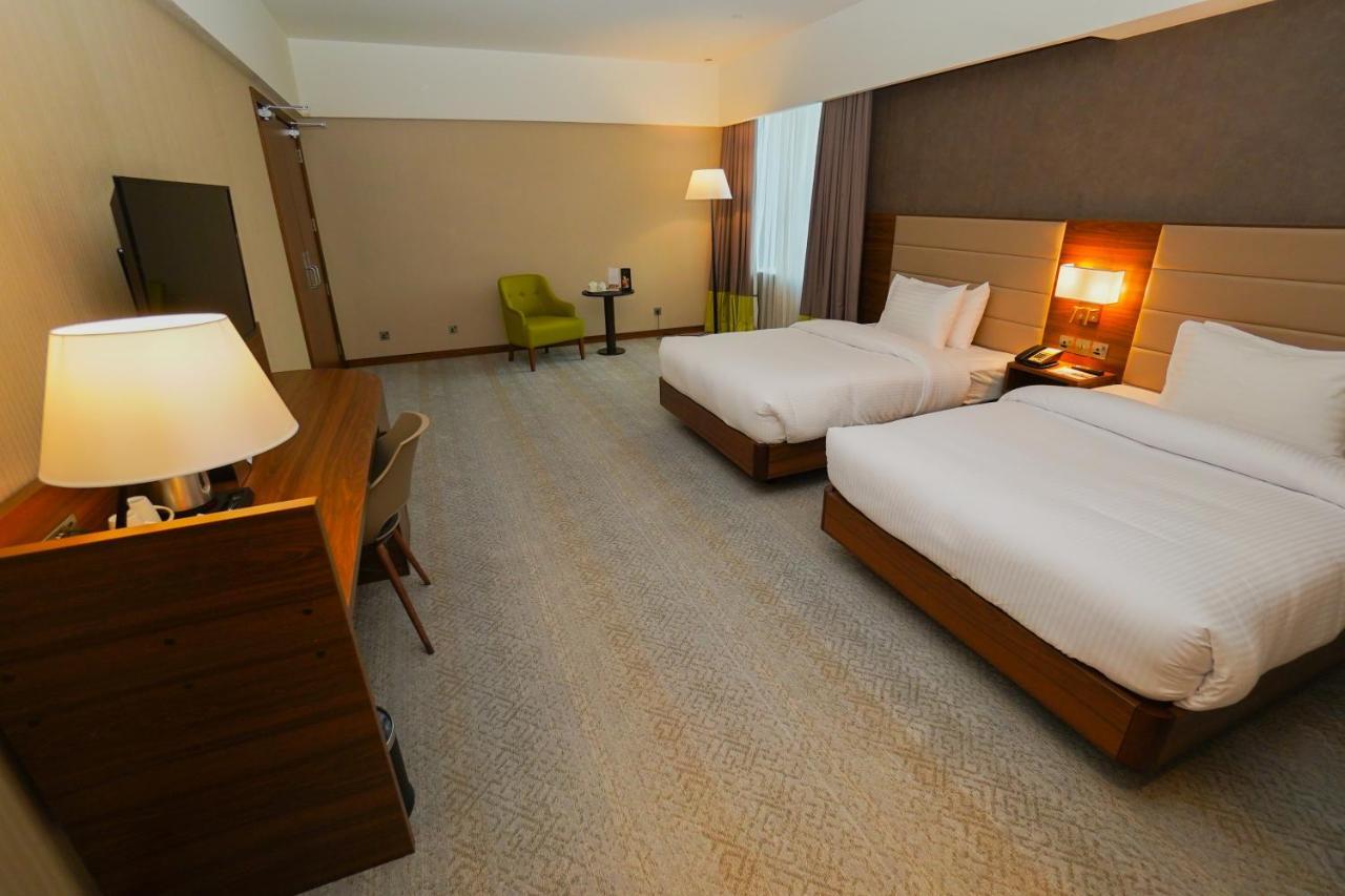 The Grand Lux Hotel ドーハ エクステリア 写真 A room at the hotel