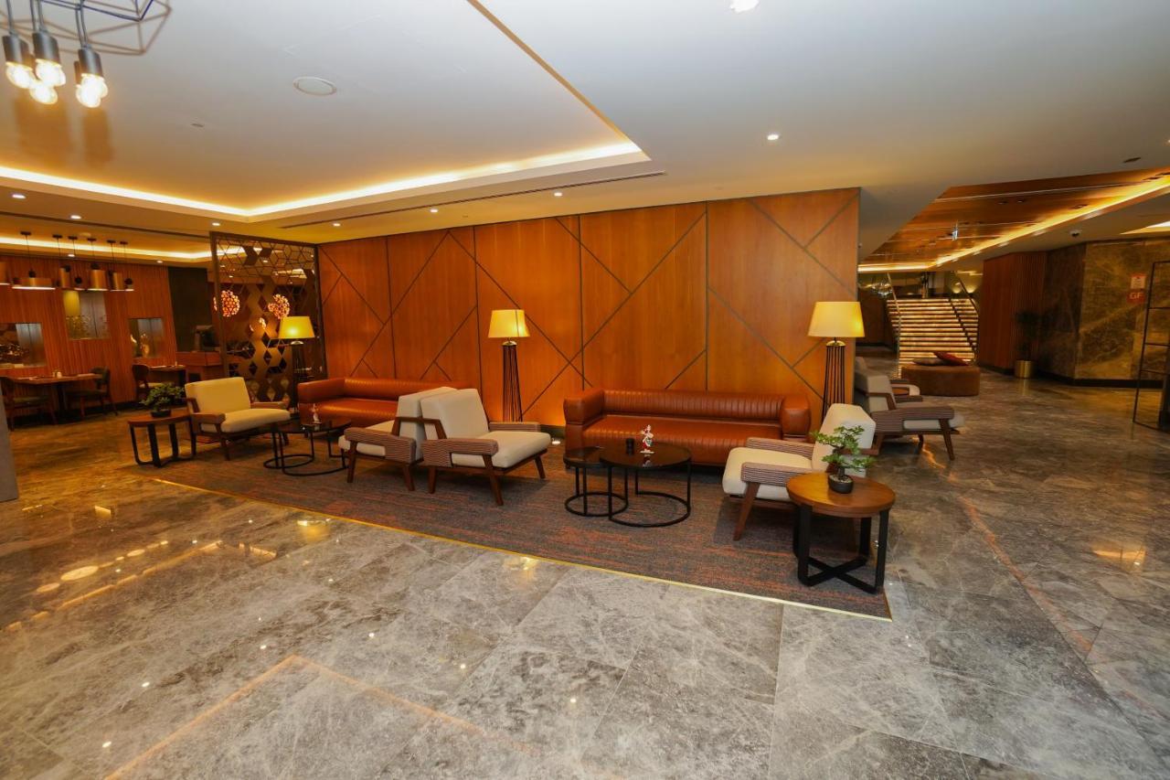 The Grand Lux Hotel ドーハ エクステリア 写真 The lobby of the hotel