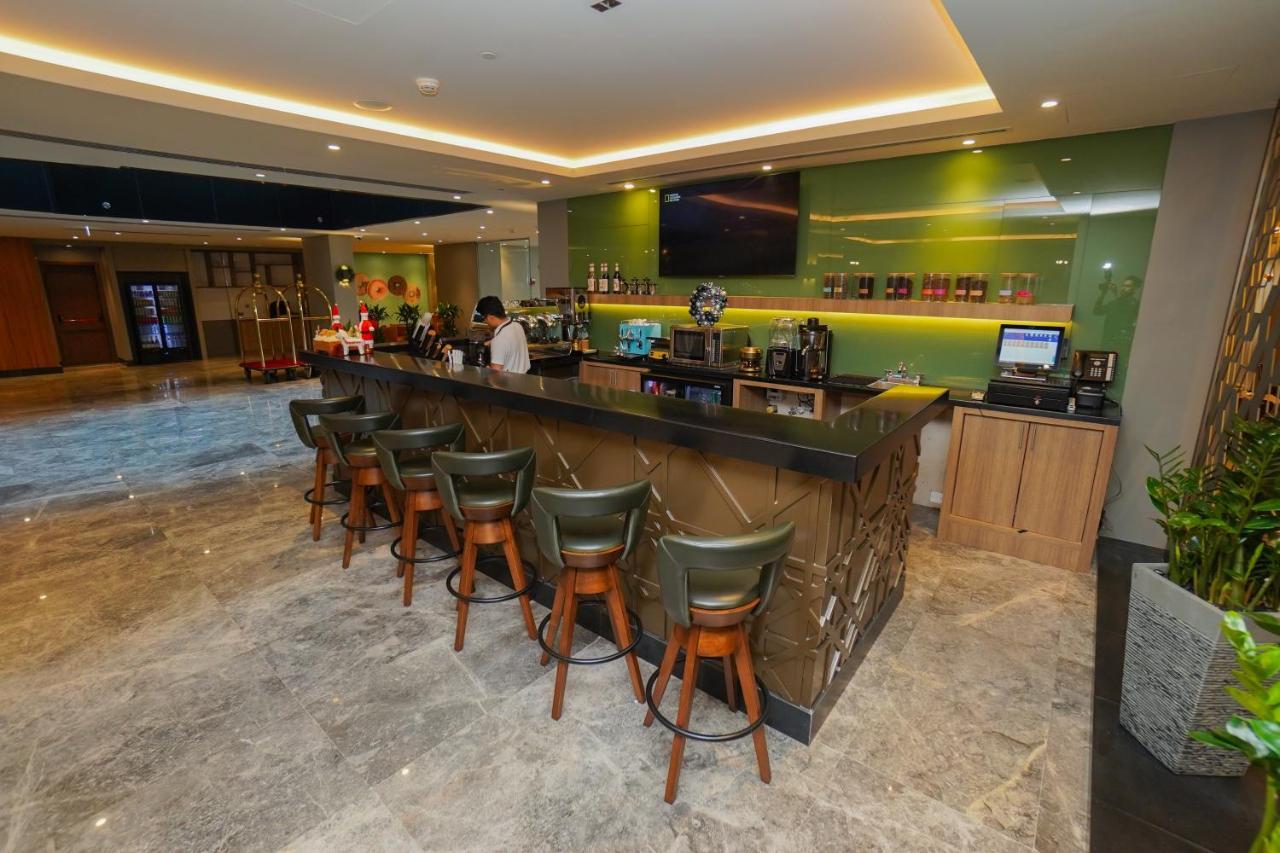 The Grand Lux Hotel ドーハ エクステリア 写真 The bar at the lounge