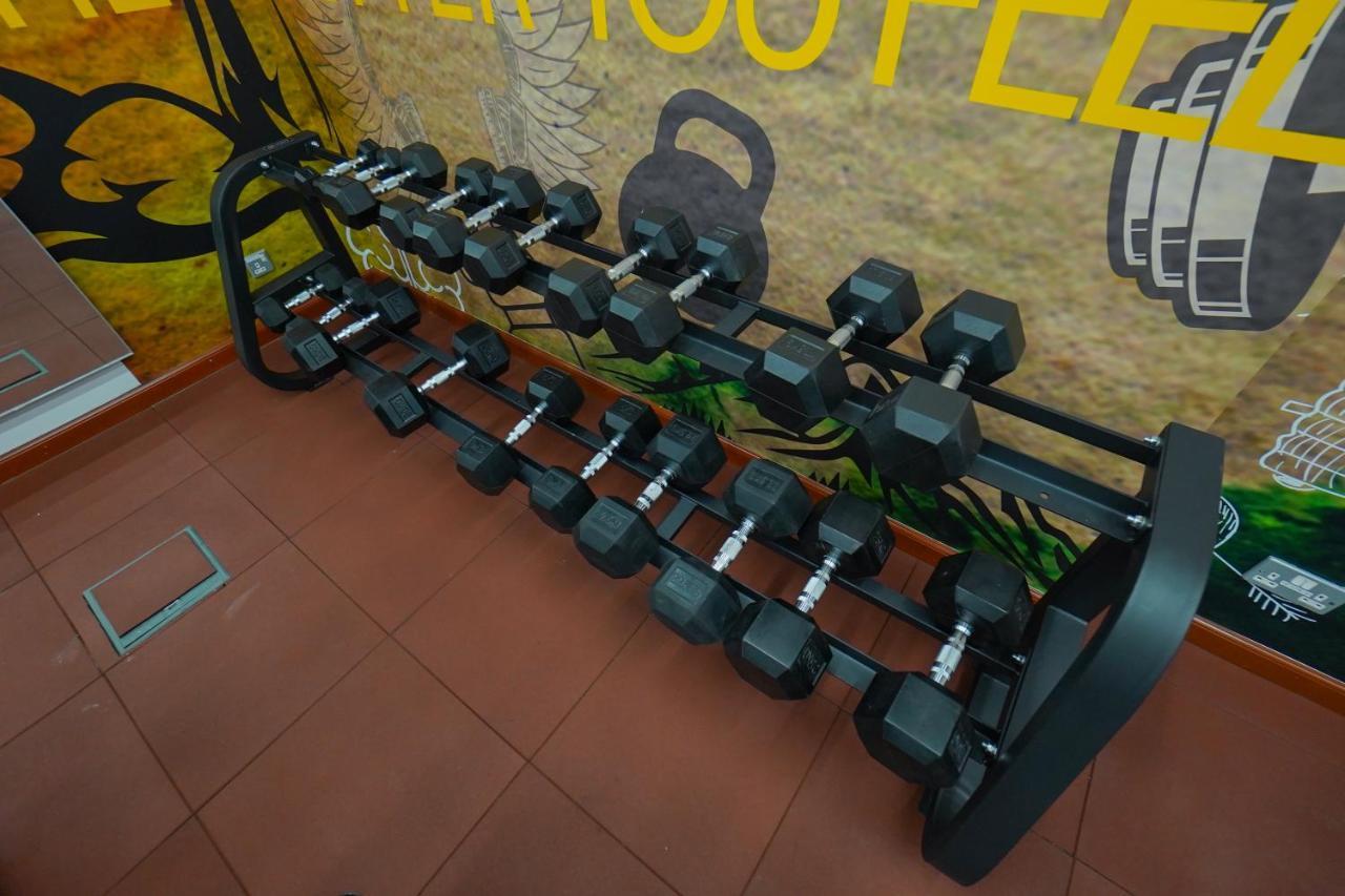 The Grand Lux Hotel ドーハ エクステリア 写真 Dumbbell rack